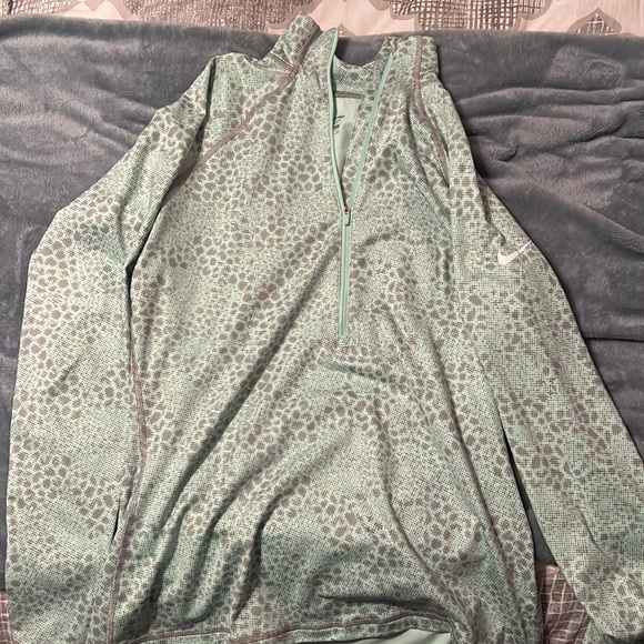 XL Nike Pro running sweatshirt - Picture 2 of 2